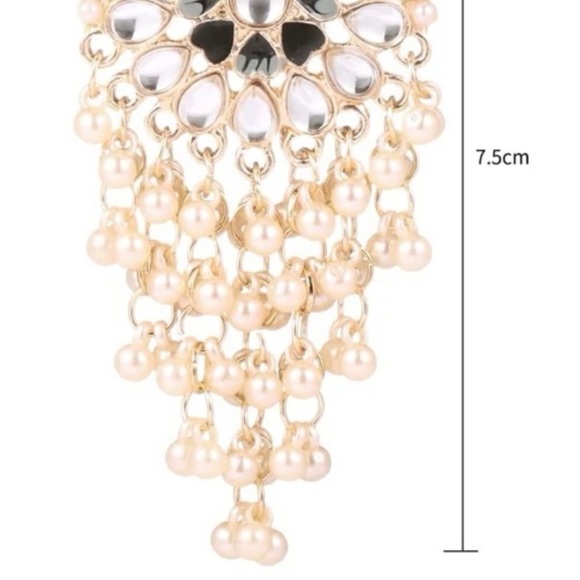 FAUX pearl tessel decor drop earring - Picture 2 of 4